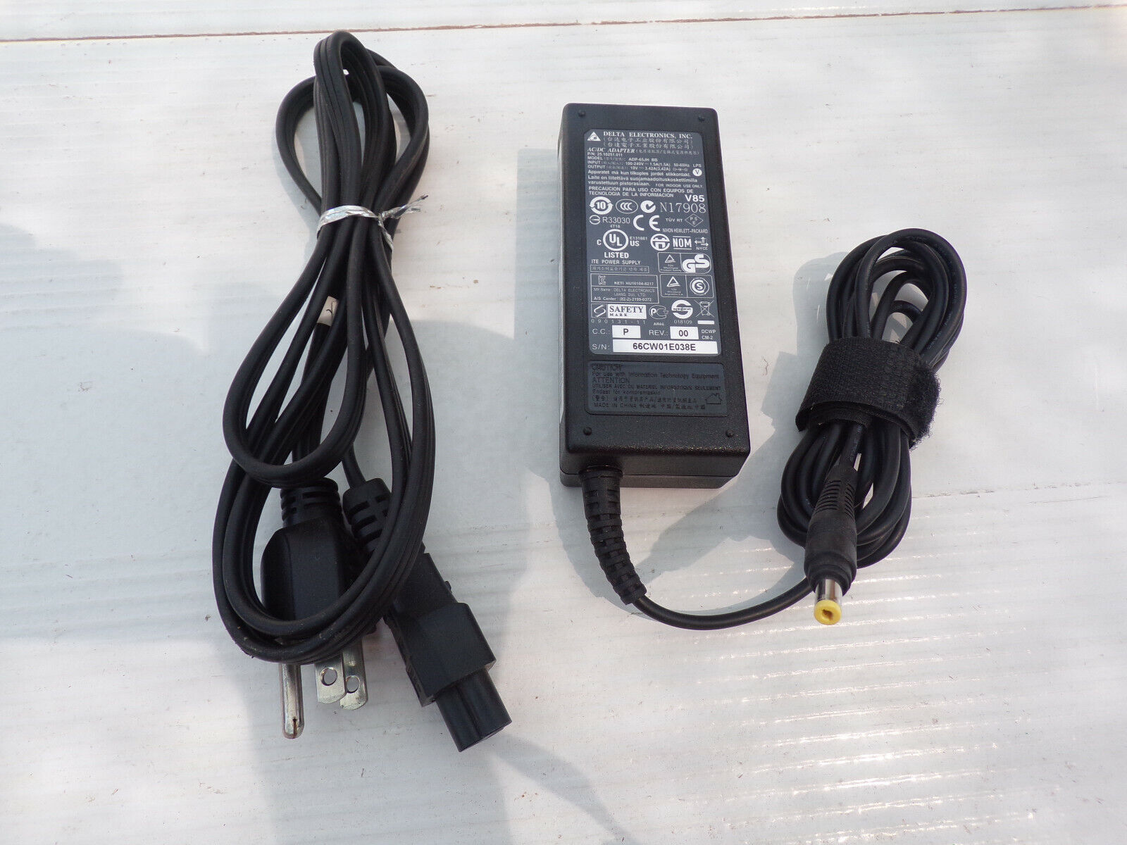 *Brand NEW* Delta 19 V 3.42A AC/DC Power Adapter 19volt ADP-65JH BB POWER Supply